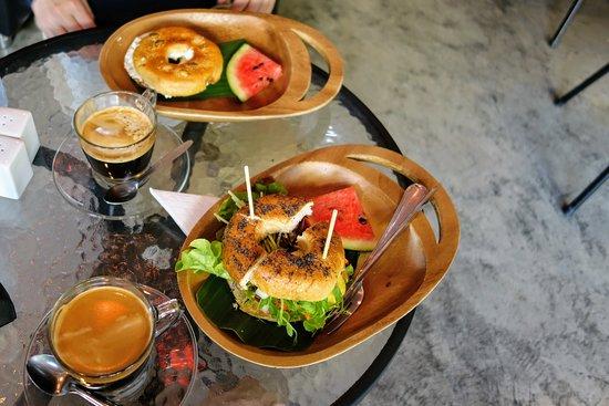 Bagel House Cafe & Bakery